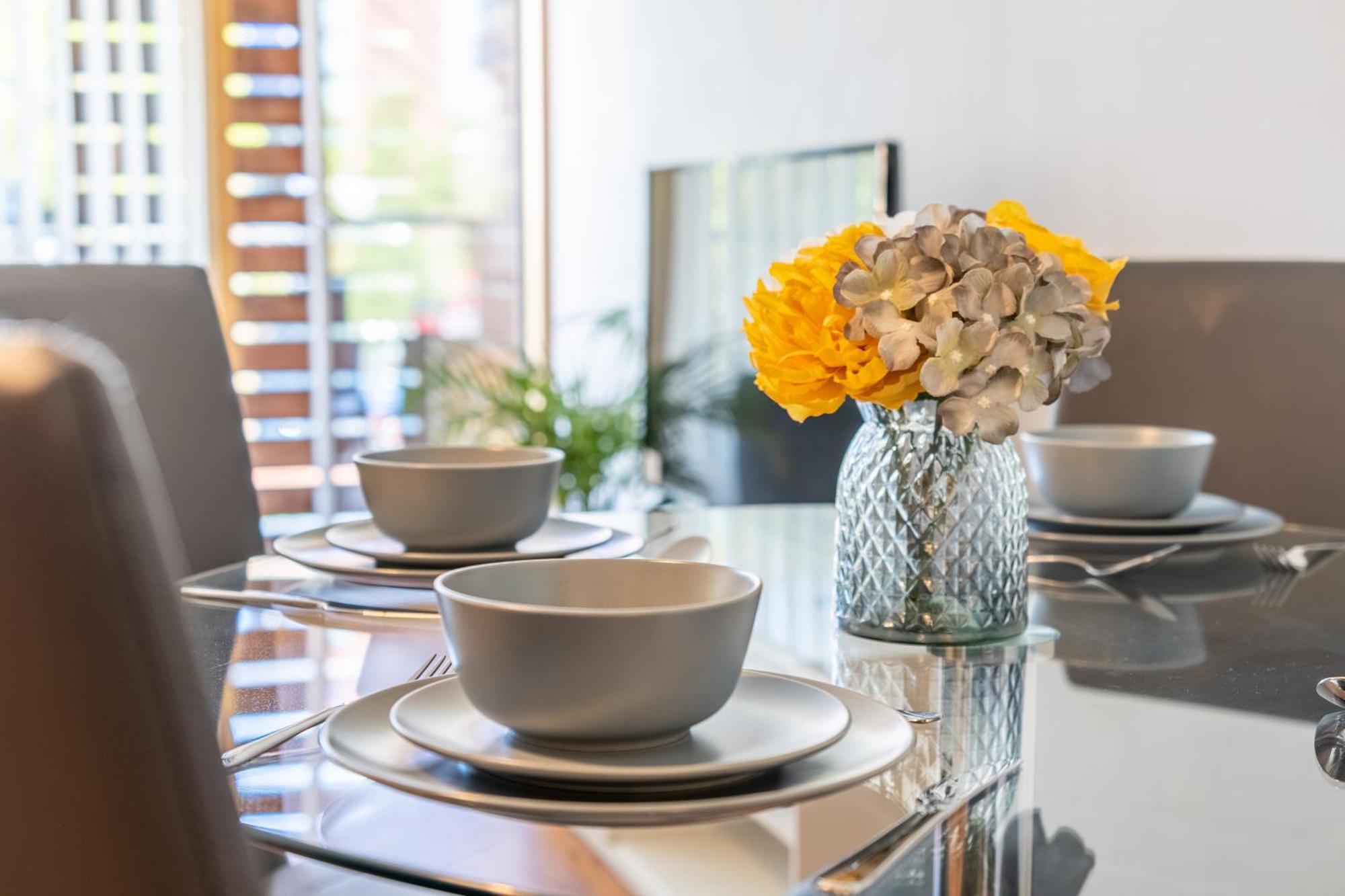 Cotels At Vizion Serviced Apartments, Superfast Broadband, Central Location, Free Parking, Fully Equipped Kitchen Milton Keynes Buitenkant foto